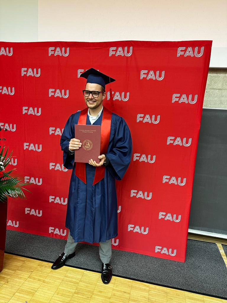 Promotionsfeier: Glückwunsch an Dustin Bauer!