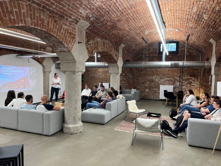 Visit of Zollhof and guest lecture by mentalis as part of the Start-up Consulting seminar