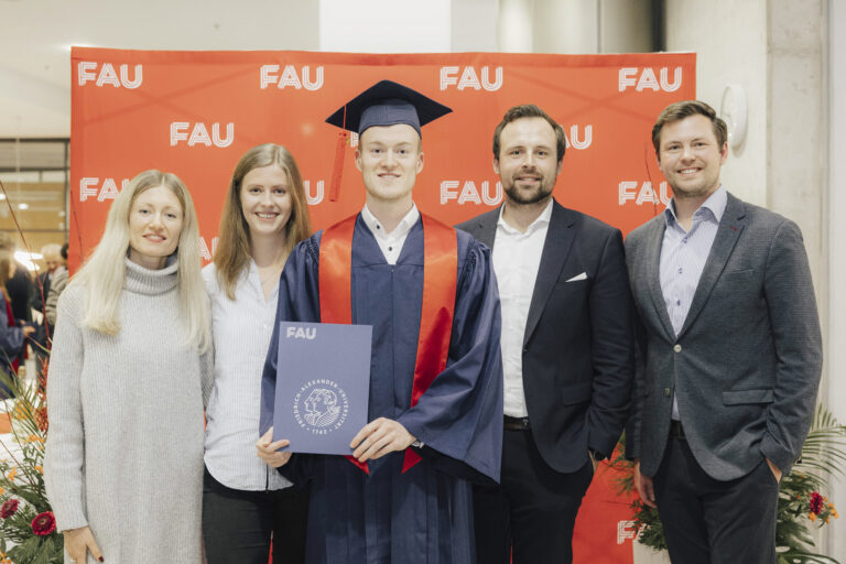 Graduation ceremony: Congratulations to Dr. Tobias Reif!